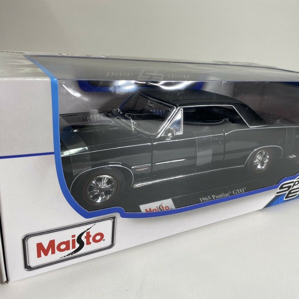Maisto Special Edition Black 1965 Pontiac GTO 1:18 Scale NIB